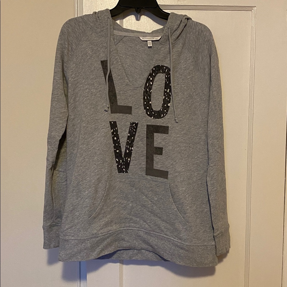 🎀 5/$20 🎀 PINK Victoria’s Secret grey hoodie with “LOVE” on front size small
